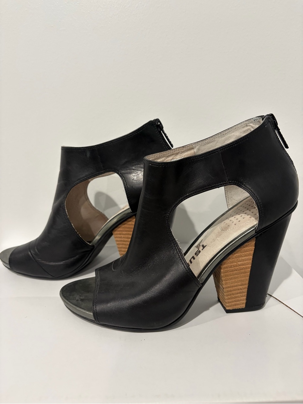 TSUBO black leather peep-toe cutout booties - Size 8